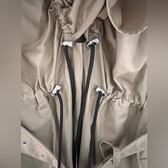 Christian Dior 2023 Trench Coat With Ruffles Beige Cotton Gabardine  Size 2 - Picture 7 of 16